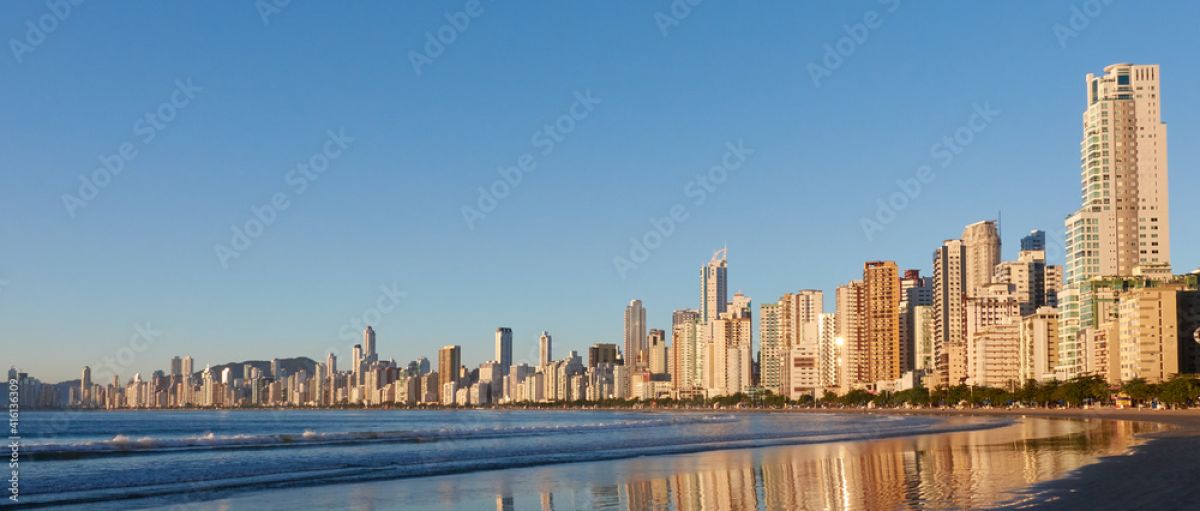 Hospedagem em Balneário Camboriú: Como a localização certa transforma suas férias em família
