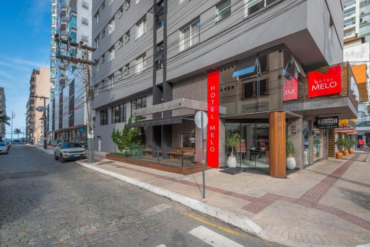 Tradição e acolhimento em Balneário Camboriú: Por que o Hotel Melo é a escolha certa há mais de 50 anos