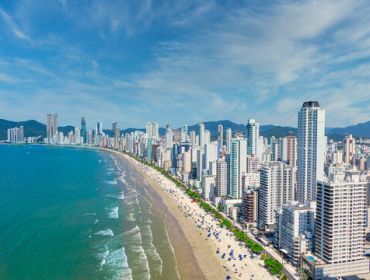 Fim de ano em Balneário Camboriú: Oktoberfest, feriados e atrações para viver antes de 2026 acabar