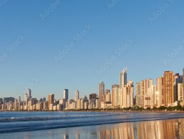 Hospedagem em Balneário Camboriú: Como a localização certa transforma suas férias em família