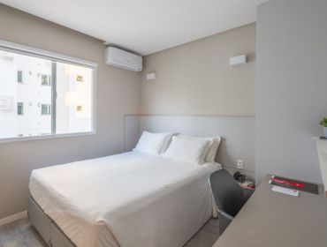 Hospedagem Inteligente: Por que o Quarto Duplo Slim é o melhor custo-benefício para a sua viagem a Balneário Camboriú