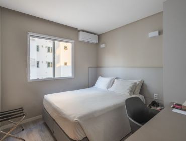 Hospedagem Inteligente: Por que o Quarto Duplo Slim é o melhor custo-benefício para a sua viagem a Balneário Camboriú