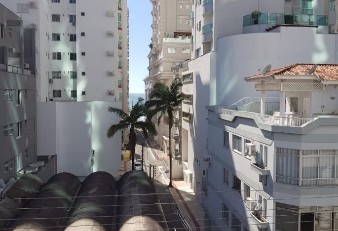 Apartamento Residencial com Varanda