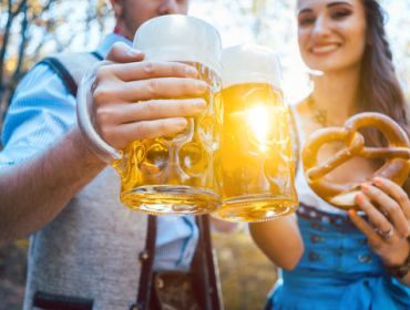 Oktoberfest em Santa Catarina: Por que se hospedar em Balneário Camboriú e planejar sua reserva com antecedência